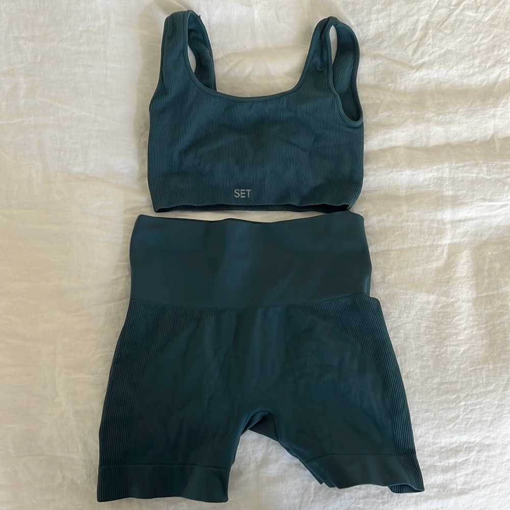 Set Active Biker Short Set / Sports Bra